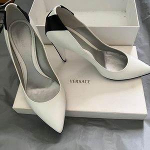 VERSACE WHITE AND BLACK HEELS SIZE 10